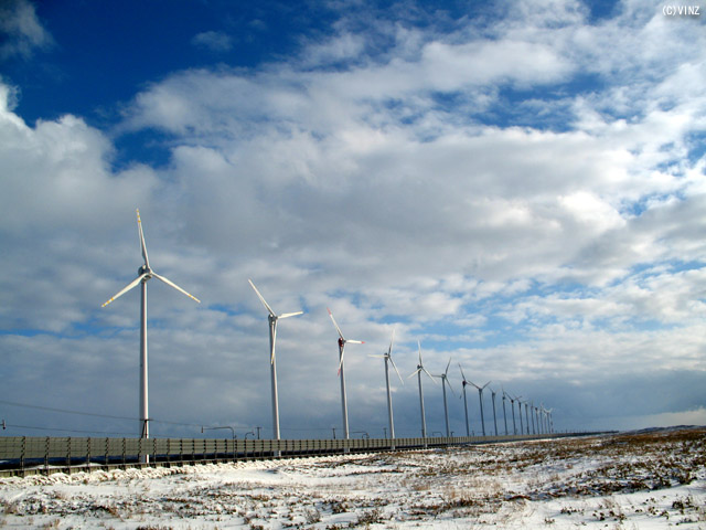 雪景色 北海道　道北 幌延町 オトンルイ風力発電所 風車群